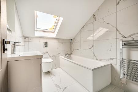 1358821-4-68e3e73...