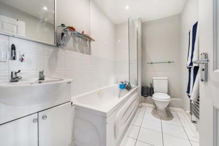 1350184-4-68c83dd...