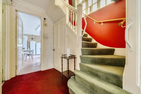 1368968-10-68efa1...