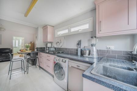 1368856-9-68f2825...