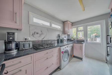 1368856-7-68f2821...