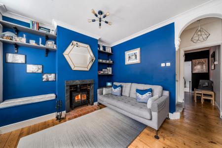 1371317-5-68f8ece...