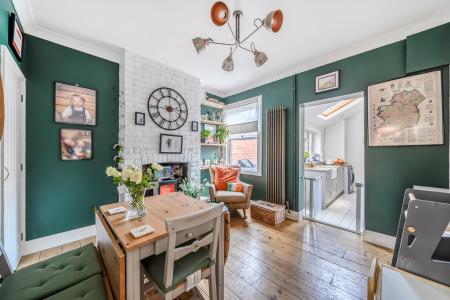 1371317-9-68f8ed8...