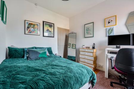 1373407-15-690098...