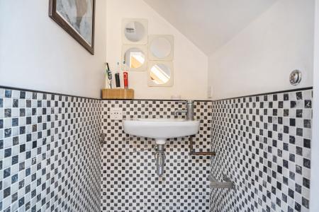 1372797-3-690dff0...