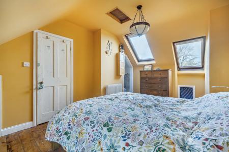 1372797-2-690dfd2...