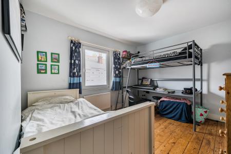 1372797-28-690e03...