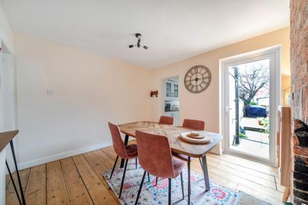 1373809-11-690de9...