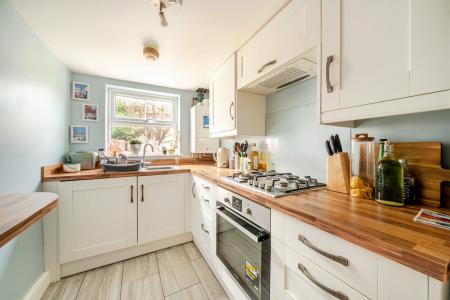 1373809-9-690de8d...