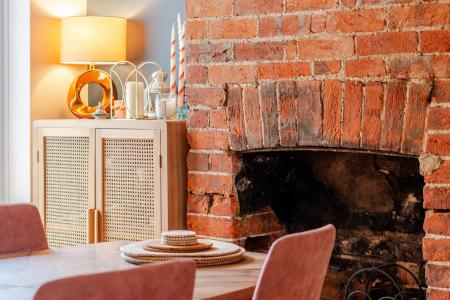 1373809-6-690de83...