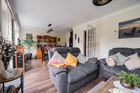 1374623-18-690dd2...