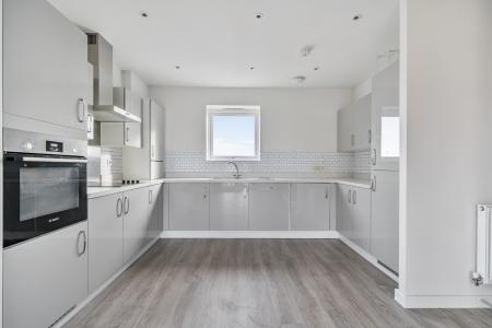 1387564-12-6932d8...