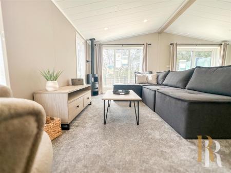 Living & Kitchen Space