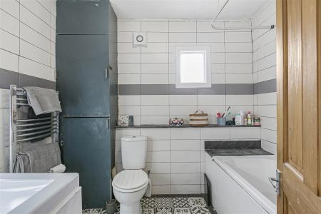 23_60848.jpg