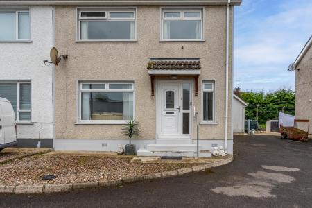3 Castle AVE, Castlederg BT81 7BF-3.jpg