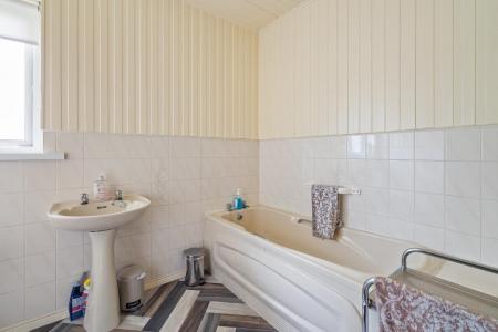 3 Castle AVE, Castlederg BT81 7BF-11.jpg