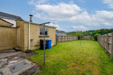 14 Meadow Crescent, Sion Mills, BT82 9QE-4.jpg