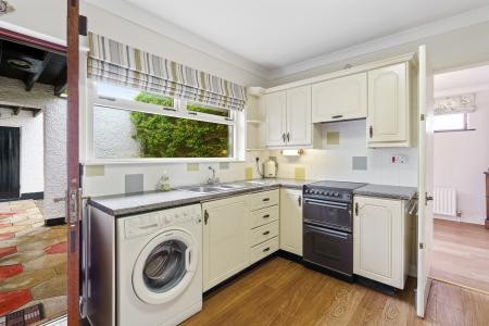 22 Glen Rd, Strabane, BT82 8BX-32.jpg