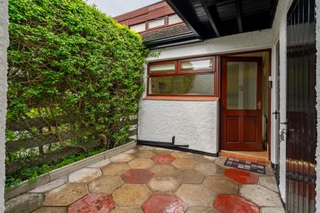 22 Glen Rd, Strabane, BT82 8BX-9.jpg