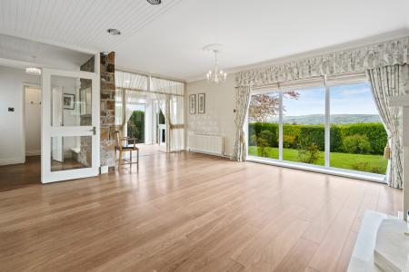 22 Glen Rd, Strabane, BT82 8BX-18.jpg