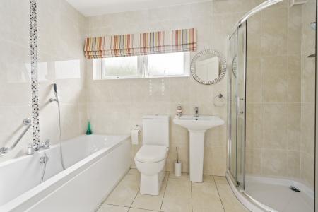 22 Glen Rd, Strabane, BT82 8BX-29.jpg