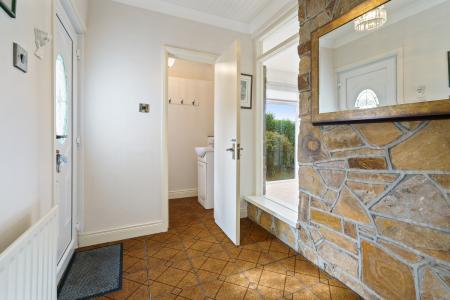 22 Glen Rd, Strabane, BT82 8BX-15.jpg