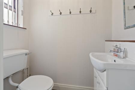 22 Glen Rd, Strabane, BT82 8BX-16.jpg