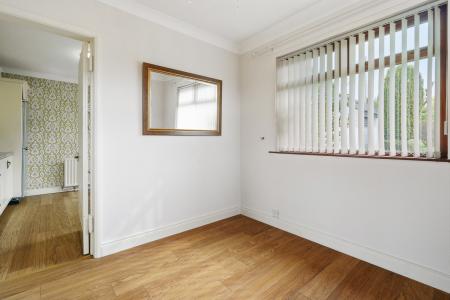 22 Glen Rd, Strabane, BT82 8BX-31.jpg