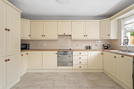 32 Elmwood Green, Castlederg, BT81 7GY-18.jpg
