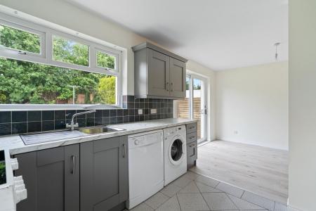59 Glenside, Strabane, BT82 8PU-12.jpg