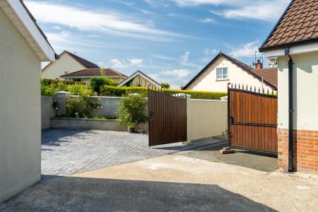 10 Ballee Grove, Strabane, BT82 8RP-4.jpg