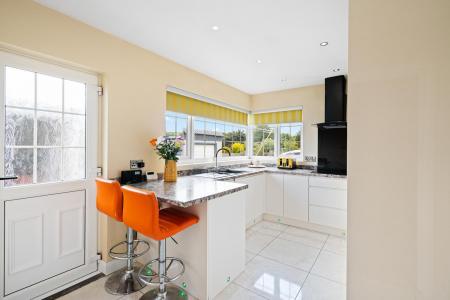 64 Ballycolman Avenue, Strabane, BT82 9AF-16.jpg