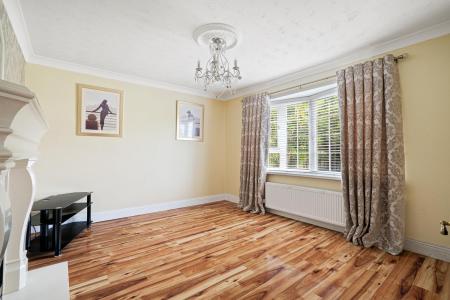 64 Ballycolman Avenue, Strabane, BT82 9AF-11.jpg