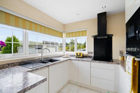 64 Ballycolman Avenue, Strabane, BT82 9AF-17.jpg