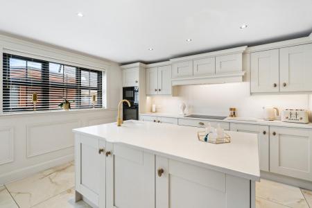 28 Glenview Manor-11.jpg