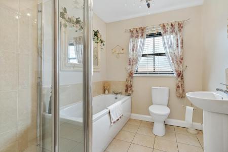 28 Glenview Manor-24.jpg