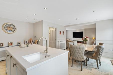 28 Glenview Manor-13.jpg