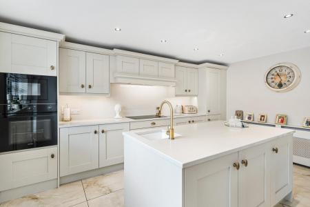 28 Glenview Manor-14.jpg