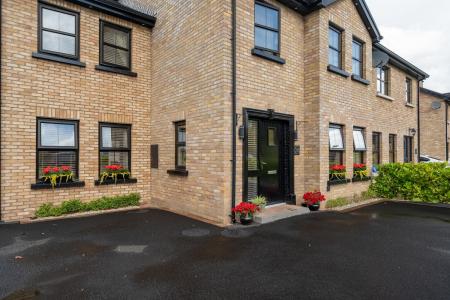 28 Glenview Manor-6.jpg