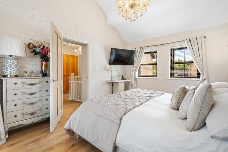 28 Glenview Manor-32.jpg