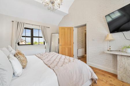 28 Glenview Manor-33.jpg
