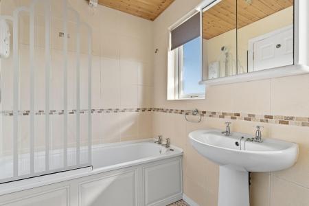 63 Glebe Gardens, Sion Mills, BT82 9PA (21 of 24).jpg