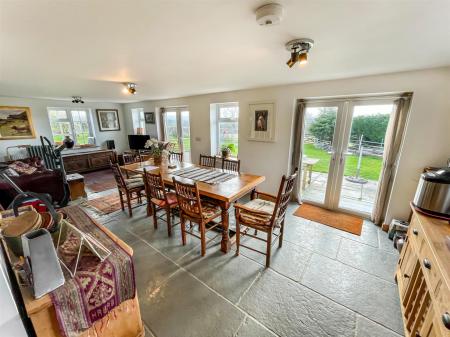 Garden/Dining Room