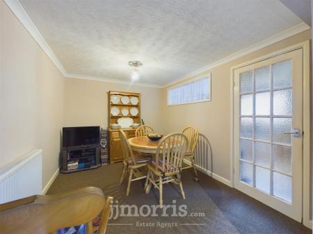 Breakfast/Dining Room