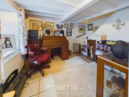 Sitting Room/Dining Room