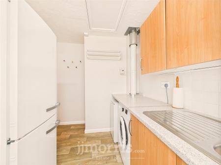 CAM05297G0-PR0076-STILL018.jpg