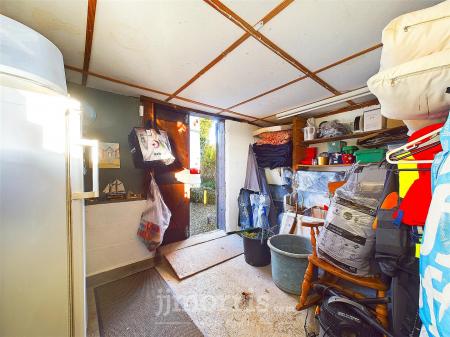 CAM03686G0-PR0245-STILL032.jpg
