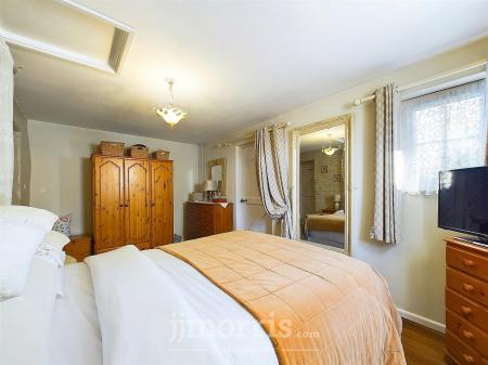 CAM03686G0-PR0245-STILL012.jpg