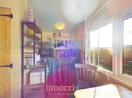 CAM03686G0-PR0245-STILL022.jpg