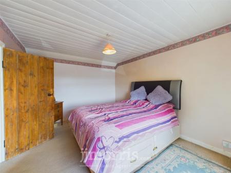 CAM03686G0-PR0145-STILL030.jpg